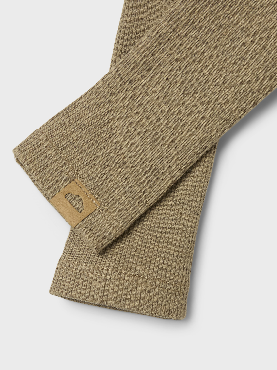 model_shot-front_full